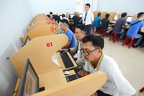 Chuẩn bị nguồn lực kiểm tra kiến thức với người bị trừ điểm giấy phép lái xe - Ảnh 1. Chuẩn bị nguồn lực kiểm tra kiến thức an toàn giao thông với người bị trừ điểm giấy phép lái xe - Ảnh 1.