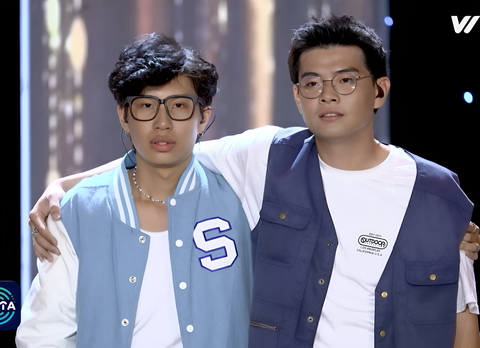 Mỹ Tâm tuyên bố 'chiến đấu tới cùng' để bảo vệ thí sinh 23 tuổi tại Vietnam Idol - Ảnh 5. Thí sinh Thành Đạt và Tri Thức (phải) ngoài đời là bạn bè thân thiết, cả hai cùng thi các tác phẩm của nhạc sĩ Đỗ Hiếu - Ảnh chụp màn hình