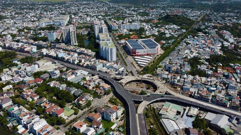 Dịp nghỉ lễ 2-9: Nút giao Ngọc Hội - Nha Trang được thông xe như thế nào? - Ảnh 9. Nút giao Ngọc Hội khi thông xe sẽ gây giảm ùn tắc, tạo nhiều hướng vào trung tâm Nha Trang - Ảnh: THỤC NGHI