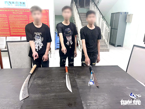 “Tổ tuần tra đặc biệt 171” ngăn chặn kịp thời vụ một nhóm thanh niên mang theo hung khí từ Đồng Nai qua Bình Dương để giải quyết mâu thuẫn - Ảnh: B.S. “Tổ tuần tra đặc biệt 171” ngăn chặn kịp thời vụ một nhóm thanh niên mang theo hung khí từ Đồng Nai qua Bình Dương để giải quyết mâu thuẫn - Ảnh: B.S.