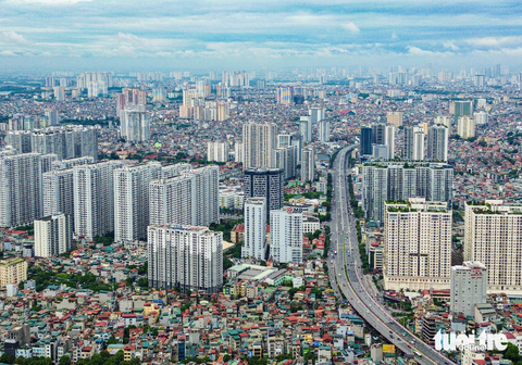 Hiện trạng giao thông trước ngày thông xe cầu Vĩnh Tuy 2 - Ảnh 11. Ở phía đường Minh Khai, đường dẫn cầu được kết nối trực tiếp với đường vành đai 2 trên cao - Ảnh: HỒNG QUANG