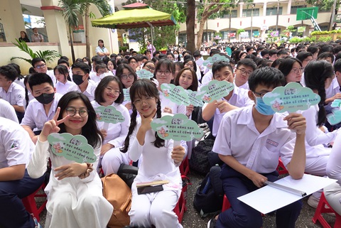 Bạn đọc muốn sớm chốt lịch nghỉ Tết cho học sinh - Ảnh 1. Tăng ngày nghỉ Tết cho học sinh TP.HCM: Vì sao đề xuất quá trễ? - Ảnh 1.