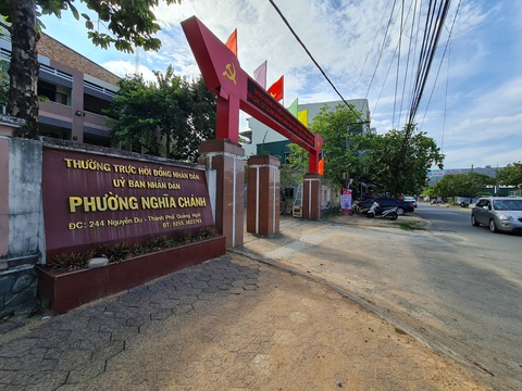 Phường Nghĩa Chánh báo cáo gì về việc chậm xác nhận khuyết tật cho trẻ đi học? - Ảnh 1. UBND phường Nghĩa Chánh nhận trách nhiệm về việc chậm xác nhận khuyết tật cho cháu bé đi học, cam kết không để tái diễn việc chậm giải quyết thủ tục hành chính - Ảnh: TRẦN MAI