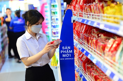Bánh trung thu Co.op Bakery của Saigon Co.op mới ra mắt năm nay với 2 dòng bánh chay và mặn với nhiều vị khác nhau - Ảnh: QUANG ĐỊNH Bánh trung thu Co.op Bakery của Saigon Co.op mới ra mắt năm nay với 2 dòng bánh chay và mặn với nhiều vị khác nhau - Ảnh: QUANG ĐỊNH