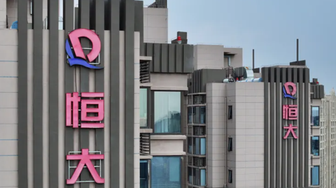 Cổ phiếu Evergrande giao dịch trở lại, giá trị tính bằng xu - Ảnh 1. Một khu dân cư Evergrande ở thành phố Nam Kinh, tỉnh Giang Tô, Trung Quốc - Ảnh: GETTY IMAGES