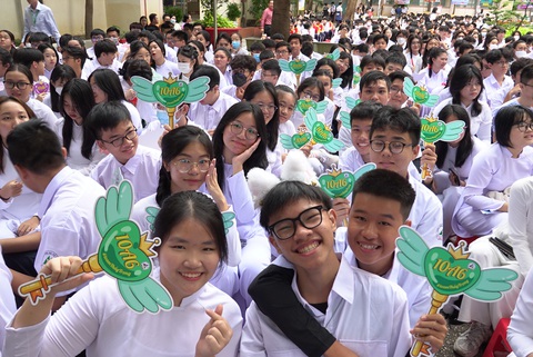trường THPT Lương Thế Vinh Q1 trong ngày tựu Trường sáng Học sinh Trường THPT Lương Thế Vinh, quận 1, TP.HCM trong ngày tựu trường sáng 28-8 - Ảnh: NHƯ HÙNG