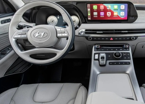 Hyundai Custo và Palisade: - Ảnh 8. Bên trong khoang cabin, màn hình trung tâm tăng kích thước từ 10,25 lên 12 inch. Hốc gió điều hòa mảnh mai hơn, nhưng dàn đều theo chiều ngang táp lô. Vô lăng đổi thiết kế từ 3 lên 4 chấu, phía sau là bảng đồng hồ kỹ thuật số mới - Ảnh: Hyundai