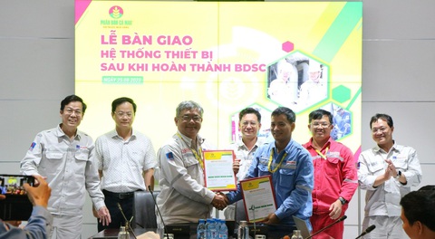 Nhà máy đạm Cà Mau hoàn thành vượt tiến độ bảo dưỡng tổng thể- Ảnh 1. Lễ bàn giao hệ thống thiết bị sau khi hoàn thành bảo dưỡng, sửa chữa