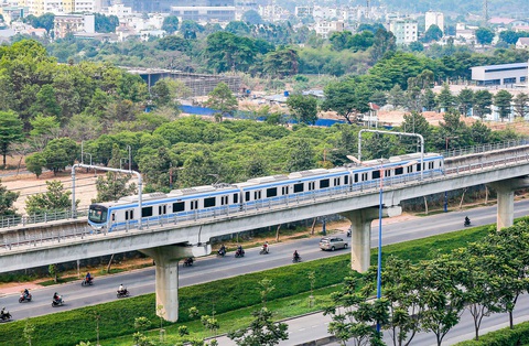 Tuyến metro số 1 chạy thử ở đoạn trên cao qua TP Thủ Đức - Ảnh: CHÂU TUẤN Tuyến metro số 1 chạy thử ở đoạn trên cao qua TP Thủ Đức - Ảnh: CHÂU TUẤN