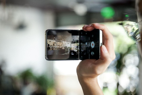 Trở thành vlogger chỉ với Galaxy Z Flip5 - Ảnh 2. Trở thành vlogger chỉ với Galaxy Z Flip5 - Ảnh 2.