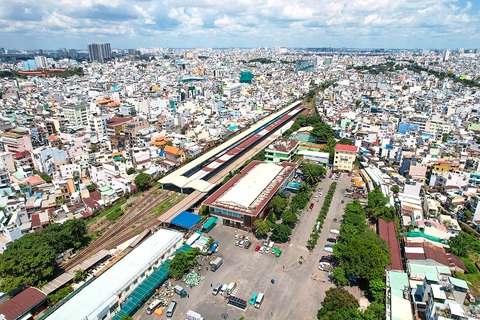 Ga Sài Gòn được định hướng sẽ trở thành đầu mối trung chuyển hành khách của nhiều loại hình: xe buýt, taxi, đường sắt liên vùng, nội đô... - Ảnh: QUANG ĐỊNH Ga Sài Gòn được định hướng sẽ trở thành đầu mối trung chuyển hành khách của nhiều loại hình: xe buýt, taxi, đường sắt liên vùng, nội đô... - Ảnh: QUANG ĐỊNH
