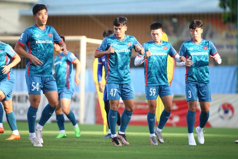 U23 và đội tuyển Việt Nam chỉ có 10 cầu thủ tập luyện vào chiều 28-8 - Ảnh: HOÀNG TÙNG U23 và đội tuyển Việt Nam chỉ có 10 cầu thủ tập luyện vào chiều 28-8 - Ảnh: HOÀNG TÙNG