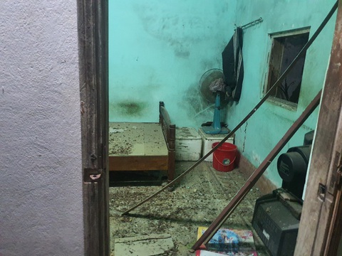 Nhà cửa người dân gần công ty Thiên Phúc bị hư hại sau vụ nổ lớn - Ảnh: T.T Nhà cửa người dân gần Công ty Thiên Phúc bị hư hỏng sau vụ nổ bình khí - Ảnh: T.T