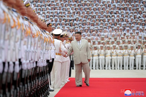 Ảnh: KCNA Nhà lãnh đạo Triều Tiên Kim Jong Un kêu gọi tăng cường lực lượng hải quân - Ảnh: KCNA