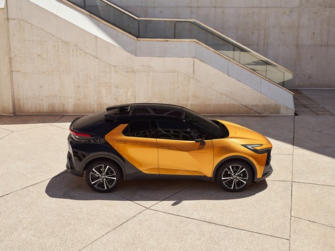 Toyota C-HR bị khai tử tại Thái Lan, cửa về Việt Nam ngày càng hẹp - Ảnh 2. Thiết kế Toyota C-HR vẫn phong cách như xưa nhưng nay thực tiễn hơn nữa - Ảnh: Toyota
