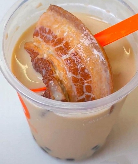 Ảnh vui 29-8: Bài tập về nhà 'vẽ chân dung mẹ em' - Ảnh 2. Trà sữa topping 5 tầng chung một "hương vị": đau bụng!