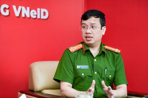 Giao lưu trực tuyến: Giải đáp vướng mắc khi sử dụng ứng dụng VNeID - Ảnh 1. Thượng tá Nguyễn Thành Vĩnh, giám đốc Trung tâm dữ liệu quốc gia về dân cư (Cục Cảnh sát quản lý hành chính về trật tự xã hội - C06, Bộ Công an) - Ảnh: NAM TRẦN
