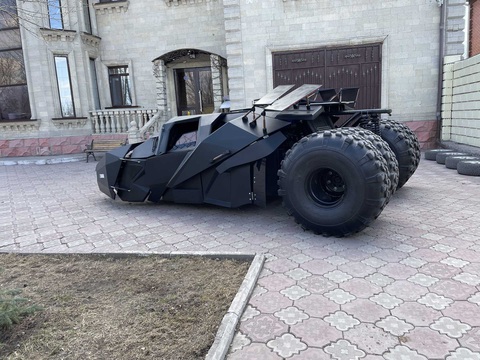 Batmobile 'siêu to siêu khổng lồ': Trông rất đồ sộ nhưng thực tế chỉ như xe cỡ C - Ảnh 8. Batmobile 'siêu to siêu khổng lồ': Trông rất đồ sộ nhưng thực tế chỉ như xe cỡ C - Ảnh 8.