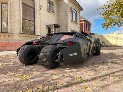 Batmobile 'siêu to siêu khổng lồ': Trông rất đồ sộ nhưng thực tế chỉ như xe cỡ C - Ảnh 10. Batmobile 'siêu to siêu khổng lồ': Trông rất đồ sộ nhưng thực tế chỉ như xe cỡ C - Ảnh 10.