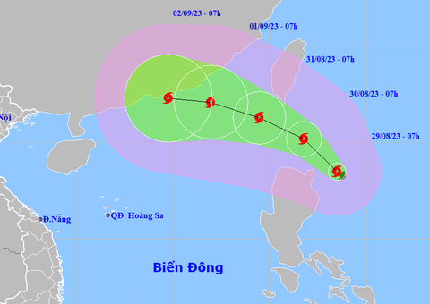 Bão Saola hướng vào Biển Đông - Ảnh 1. Vị trí và hướng di chuyển bão Saola - Ảnh: NCHMF