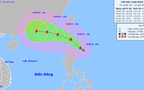 Xuất hiện thêm bão Haikui cách bão Saola 1.500km - Ảnh 1. Vị trí và hướng di chuyển bão Saola lúc 13h chiều 29-8 - Ảnh: NCHMF