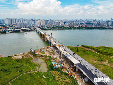 Thông xe cầu Vĩnh Tuy 2 - mảnh ghép hoàn chỉnh tuyến vành đai tỷ USD của Hà Nội - Ảnh 3. Cầu Vĩnh Tuy 2 ở giai đoạn thi công - Ảnh: HỒNG QUANG