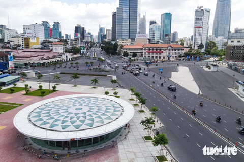 Sau gần 10 năm chờ đợi, lần đầu tiên metro số 1 chạy thử toàn tuyến - Ảnh 3. Theo lộ trình, điểm xuất phát đợt tàu metro số 1 chạy thử toàn tuyến tại ga ngầm Bến Thành (quận 1) - Ảnh: CHÂU TUẤN