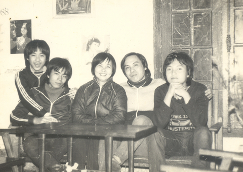 Gia đình Lưu Quang Vũ - Xuân Quỳnh năm 1987 - Ảnh: Gia đình cung cấp Gia đình Lưu Quang Vũ - Xuân Quỳnh năm 1987 - Ảnh: Gia đình cung cấp