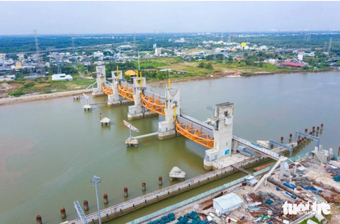 Dự án chống ngập khu vực TP.HCM đã hoàn thành hơn 90% khối lượng công việc nhưng thành phố chưa thể thanh toán đất và tiền cho nhà đầu tư - Ảnh: L.Q. Dự án chống ngập khu vực TP.HCM đã hoàn thành hơn 90% khối lượng công việc - Ảnh: L.Q.