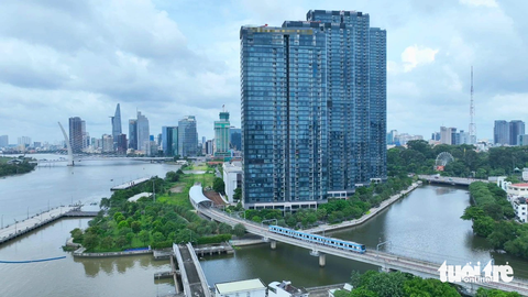 Tàu metro số 1 chạy thủ nghiệm khu vực quận Bình Thạnh, TP.HCM - Ảnh: HÀ VIỄN PHƯƠNG Tàu metro số 1 chạy thử nghiệm khu vực quận Bình Thạnh, TP.HCM - Ảnh: HÀ VIỄN PHƯƠNG