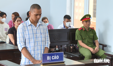 Xe biển số xanh Phú Quốc tông chết người: Toà tuyên phạt người lái xe 7 năm tù - Ảnh 1. Danh Thép tại phiên tòa xét xử - Ảnh: CHÍ CÔNG