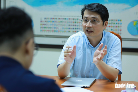 14 hiệp hội nói chi phí tái chế ‘cao hơn Tây Âu’, Bộ Tài nguyên nói gì? - Ảnh 1. Tiến sĩ Phan Tuấn Hùng - vụ trưởng Vụ Pháp chế (Bộ Tài nguyên và Môi trường) - trả lời phỏng vấn Tuổi Trẻ Online - Ảnh: DANH KHANG