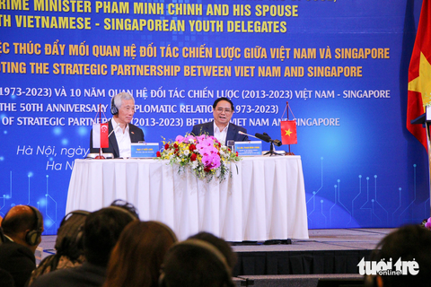 Thủ tướng Việt Nam và Singapore gặp thanh niên tiêu biểu hai nước - Ảnh 1. Thủ tướng Phạm Minh Chính chia sẻ, nhắn nhủ đại diện thanh niên hai nước tại cuộc gặp ngày 29-8 - Ảnh: DUY LINH