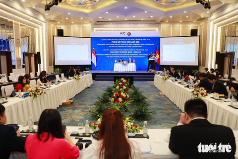 Thủ tướng Việt Nam và Singapore gặp thanh niên tiêu biểu hai nước - Ảnh 6. Toàn cảnh phiên đối thoại giữa đại biểu thanh niên hai nước với lãnh đạo thanh niên - Ảnh: DANH KHANG