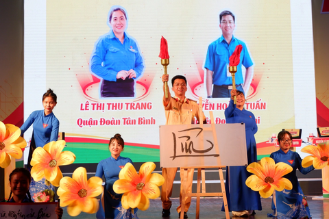 Nguyễn Khắc Quốc Huy giải nhất hội thi bí thư Đoàn cơ sở giỏi TP.HCM lần V năm 2023 - Ảnh 2. Phần thi tài năng của các thí sinh có sự hỗ trợ của các bạn đoàn viên thanh niên - Ảnh: K.ANH