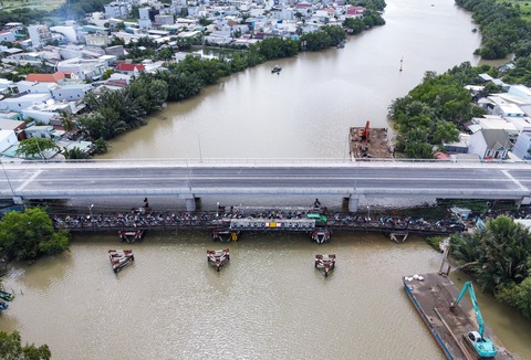 Cầu Long Kiểng mới được đưa vào hoạt động là ước mơ của nhiều người dân đôi bờ sau 22 năm - Ảnh: LÊ PHAN Cầu Long Kiểng mới được đưa vào hoạt động là ước mơ của nhiều người dân đôi bờ sau 22 năm - Ảnh: LÊ PHAN