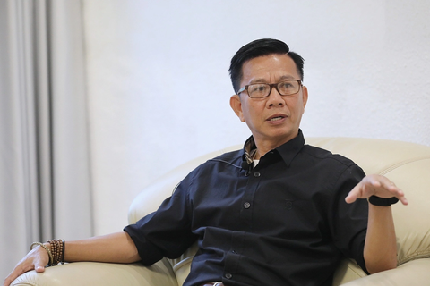 Giao lưu HLV Hoàng Anh Tuấn: 'Tôi muốn cầu thủ chịu đựng được áp lực' - Ảnh 2. HLV Hoàng Anh Tuấn luôn phân công cụ thể cho các trợ lý - Ảnh: DANH KHANG