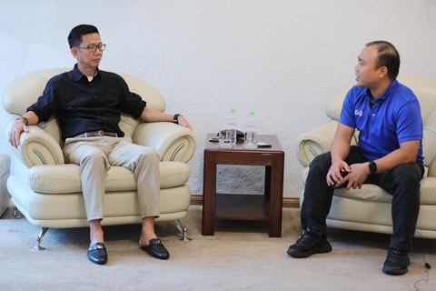 Giao lưu HLV Hoàng Anh Tuấn: 'Tôi rất bực với Văn Trường' - Ảnh 2. HLV Hoàng Anh Tuấn có nhiều sở thích ở đời thường - Ảnh: DANH KHANG