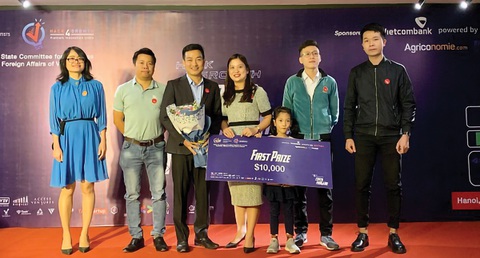 Kiều bào trí thức giúp đất nước đi tắt, đón đầu - Ảnh 6. Đội thi Green giành giải nhất cuộc thi Hack4Growth năm 2020 - Ảnh: Ủy ban Nhà nước về người Việt Nam ở nước ngoài
