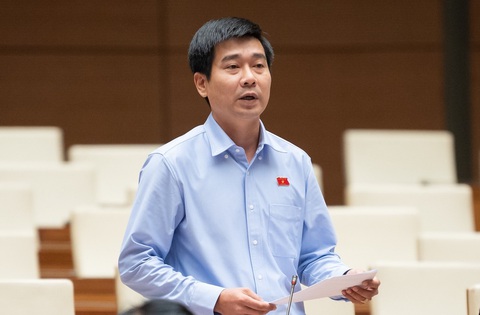 Không để người dân giao dịch bất động sản chỉ với niềm tin vào 'sự tử tế của doanh nghiệp' - Ảnh 1. Đại biểu Lê Thanh Hoàn phát biểu - Ảnh: GIA HÂN