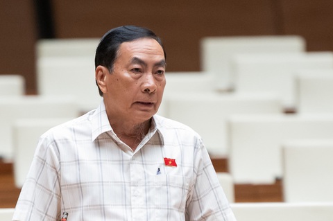 Đề xuất Tổng liên đoàn làm chủ đầu tư nhà ở xã hội, đại biểu lo 'không khéo mất cán bộ' - Ảnh 1. Đại biểu Phạm Văn Hòa nêu ý kiến vào chiều 29-8 - Ảnh: GIA HÂN