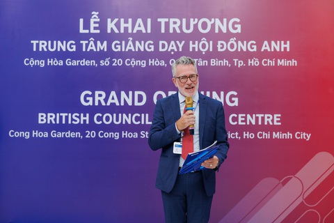 Hội đồng Anh: Tiếng Anh là cánh cửa mở tới con đường hội nhập - Ảnh 2. Ông Michael Little, giám đốc giảng dạy Hội đồng Anh Việt Nam, phát biểu tại buổi lễ khai trương trung tâm giảng dạy mới