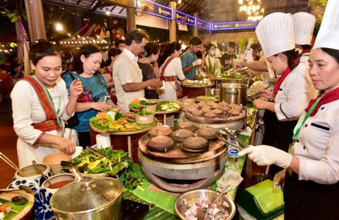 Bánh căn, bánh xéo đặc sản của Ninh Thuận (Saigon - Ninh Chữ hotel) tại Lễ hội văn hóa ẩm thực ở TP.HCM 2023 - Ảnh: T.T.D Bánh căn, bánh xéo đặc sản của Ninh Thuận (Saigon - Ninh Chữ hotel) tại Lễ hội văn hóa ẩm thực ở TP.HCM 2023 - Ảnh: T.T.D