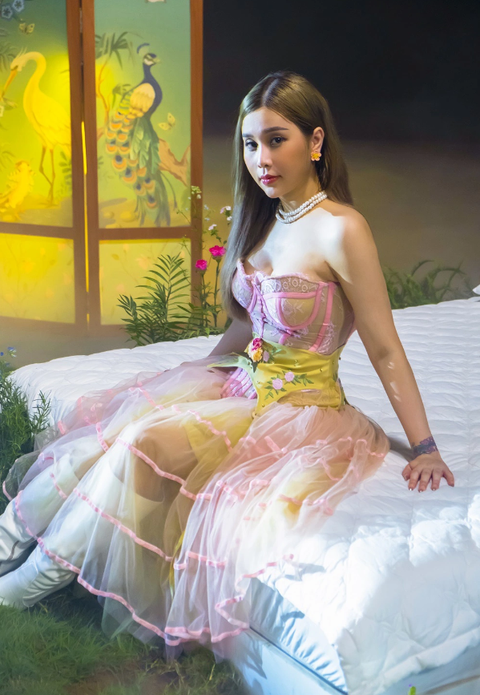 Tân binh UKI Uyên 'chơi lớn' đầu tư tiền tỷ cho dự án mới - Ảnh 3. Trailer vỏn vẹn 30 giây, UKI Uyên đã cho thấy độ “chơi lớn" của mình.