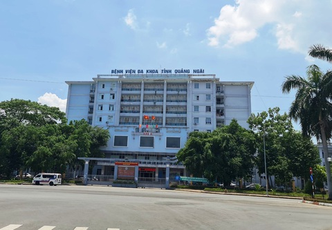 Cả tỉnh Quảng Ngãi không có nơi nào khám sức khỏe cho người nước ngoài - Ảnh 1. Bệnh viện Đa khoa tỉnh Quảng Ngãi là cơ sở y tế lớn nhất tỉnh nhưng vẫn không thể khám sức khỏe cho người nước ngoài vì thiếu thông dịch viên chuyên ngành - Ảnh: TRẦN MAI