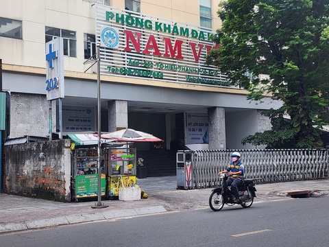 Phòng khám Nam Việt và '5 lần 7 lượt' bị tước giấy phép nhưng vẫn vi phạm - Ảnh 1. Phòng khám đa khoa Nam Việt, địa chỉ 202 Tô Hiến Thành, phường 15, quận 10 - Ảnh: NGỌC KHẢI