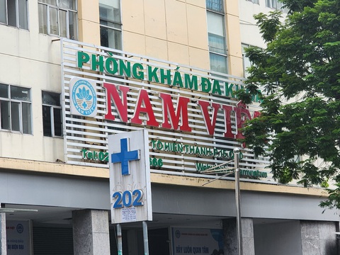 Bác sĩ phụ trách chuyên môn phòng khám Nam Việt: ‘Mấy anh là ngoài rìa, không dính líu gì đến tôi’ - Ảnh 1. Phòng khám đa khoa Nam Việt vừa bị tước quyền sử dụng giấy phép 4 tháng - Ảnh: NGỌC KHẢI