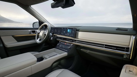 Bức ảnh cho thấy vóc dáng bề thế của Hyundai Santa Fe mới vừa ấn định thời điểm ra mắt vào 10-8 - Ảnh 3. Nội thất nhìn như xe sang của Santa Fe 2024 - Ảnh: Hyundai