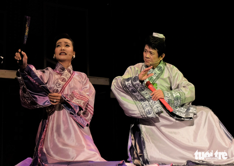 Nghệ sĩ Hồng Ánh và Bảo Trí trong vở Em em chị chị (giờ đổi tên thành Ai là hung thủ?) - Ảnh: LINH ĐOAN Nghệ sĩ Hồng Ánh và Bảo Trí trong vở Em em chị chị (giờ đổi tên thành Ai là hung thủ?) - Ảnh: LINH ĐOAN
