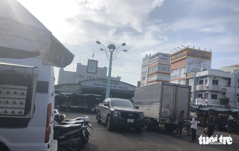 Cách chức phó giám đốc trung tâm văn hóa vì ném chất bẩn vào ki-ốt của tiểu thương chợ Trà Vinh - Ảnh 1. Chợ Trà Vinh - nơi ông Truyền ném chất bẩn vào cửa hàng quần áo của tiểu thương - Ảnh: A.X.